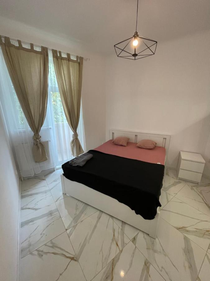 3 Rooms Apartament In The City Center Of Bucharest Exterior photo