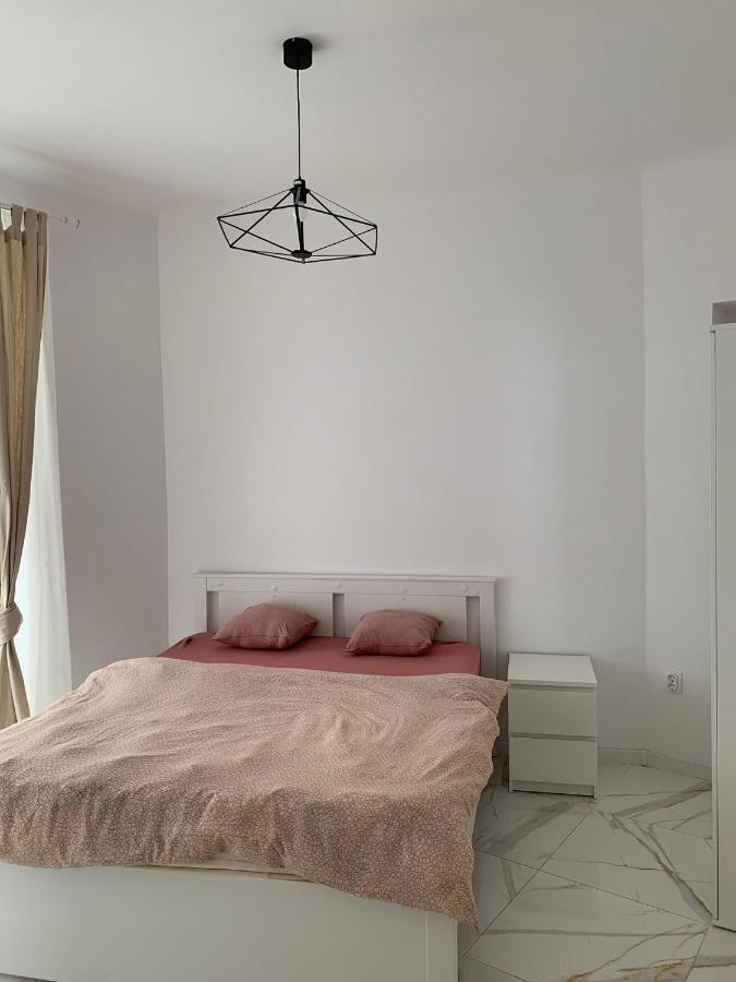 3 Rooms Apartament In The City Center Of Bucharest Exterior photo